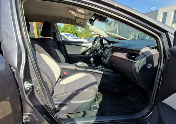 Toyota Avensis cena 56900 przebieg: 205500, rok produkcji 2017 z Skwierzyna małe 326